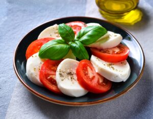 Insalata Caprese con Mozzarella senza lattosio, basilio  ___ 21-04-2025 at 14-46-34